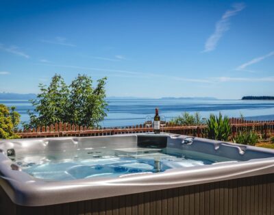 Large Oceanfront House with Hot Tub!